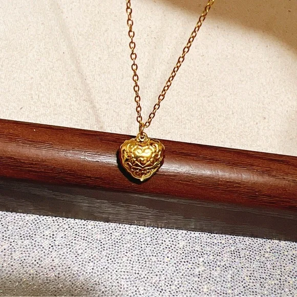 Stainless steel , real mother of pearl gold heart 💛 necklace - Picture 5 of 8